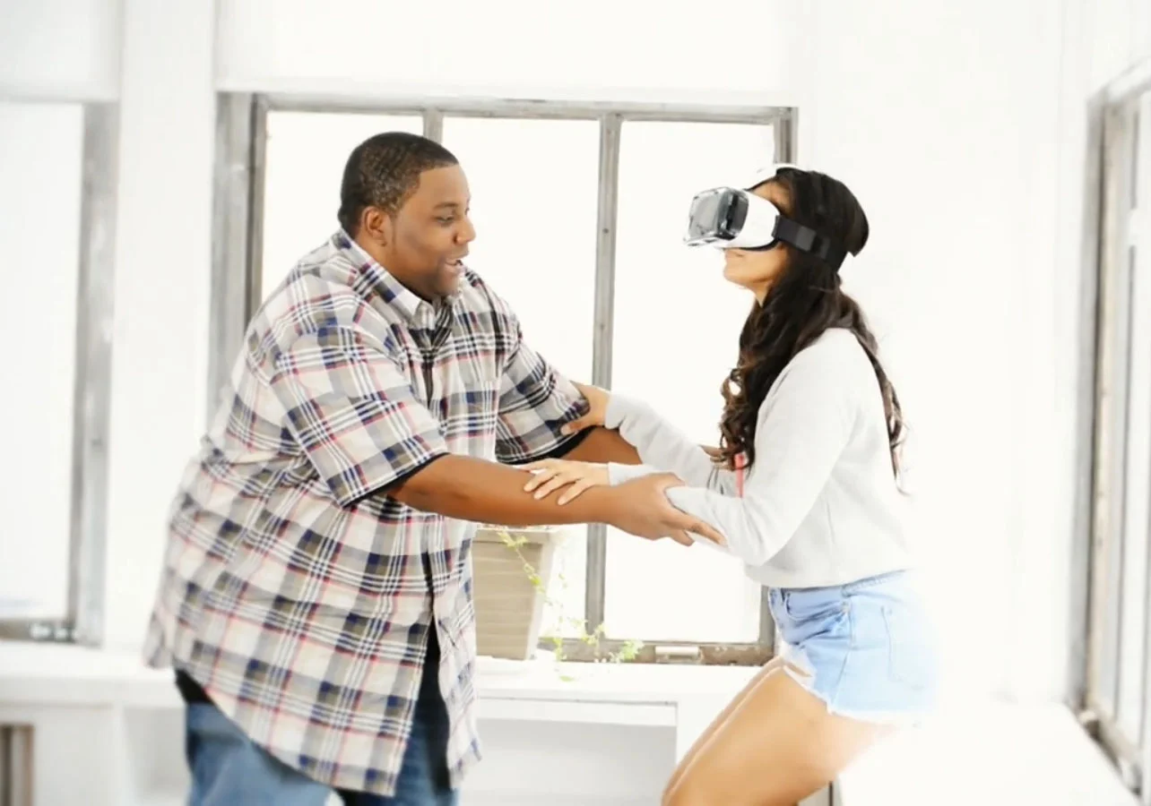 Not-a-Laughing-Matter-Er-Actually-It-Is-CBS-Showcases-First-Virtual-Reality-Comedy.jpg