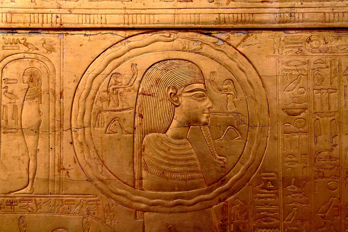 The second gilded shrine of Tutankhamun, image via Tour Egypt