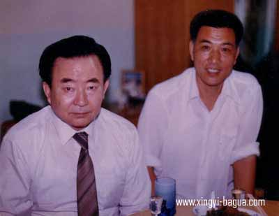 駱兴武得意弟子 马有清师叔(香港)与刘敬儒 Grand Master Luo Xing Wu’s proud disciples: Master Ma You Qing (Hong Kong) and Master Liu Jing Ru.