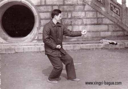 刘敬儒师父示範崩拳 Master Liu Jing Ru performing Beng Quan (Smashing Fist).