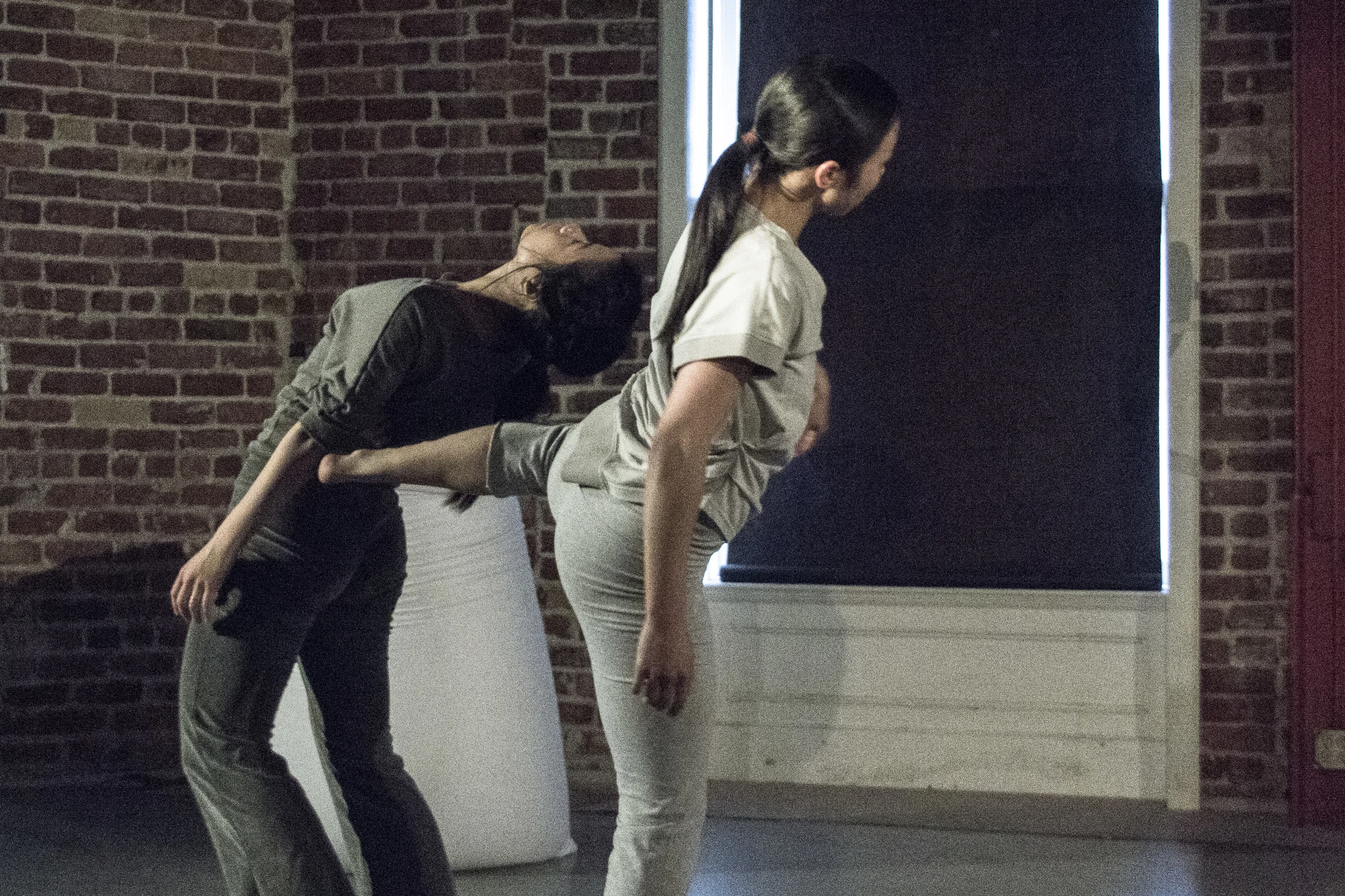 Dancers Chinchin Hsu, Lynn Huang. Photo by Luke Wang