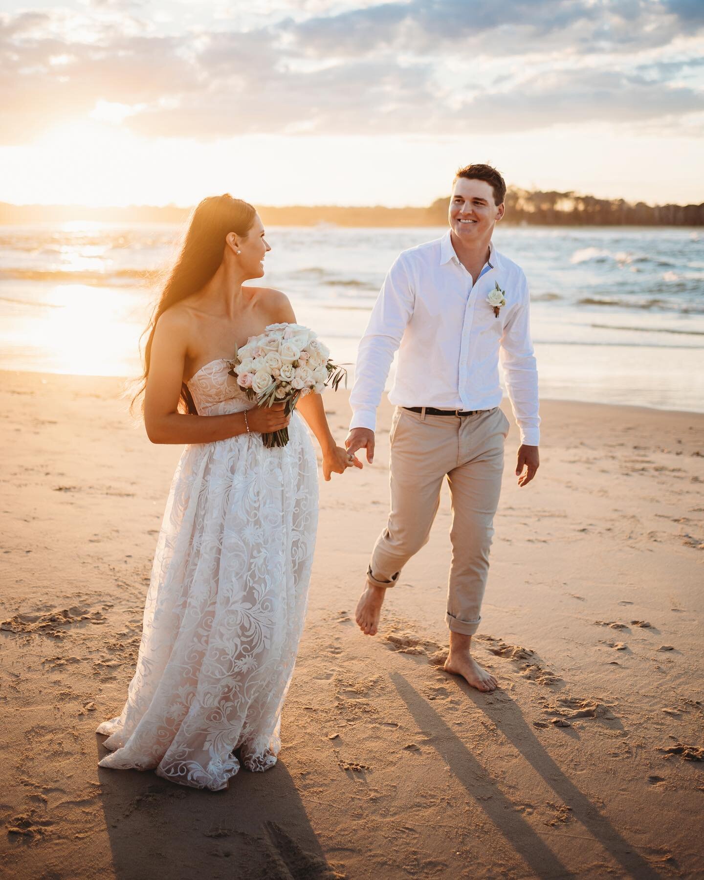 Noosa River Entrance on sunset 🌅 
Dreaming of a beach ceremony? The River Entrance is one of our favourite locations for a beach wedding! With the water only steps away &amp; one of the best spots to catch the sunset! 🌻
Photographer @leahcohenphoto