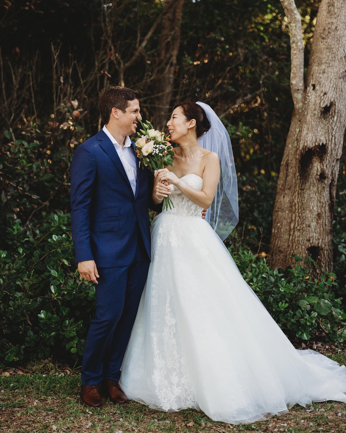 Moonsun + Peter
Afternoon ceremony at Casuarina Gardens 🌹
Team 👇
Photographer @leahcohenphotography 
Videographer @vc_weddings 
Celebrant @noosaheadscelebrant 
Hair and makeup @beauty.on.the.move 

#noosaphotographer #noosaweddings #eloped #noosace