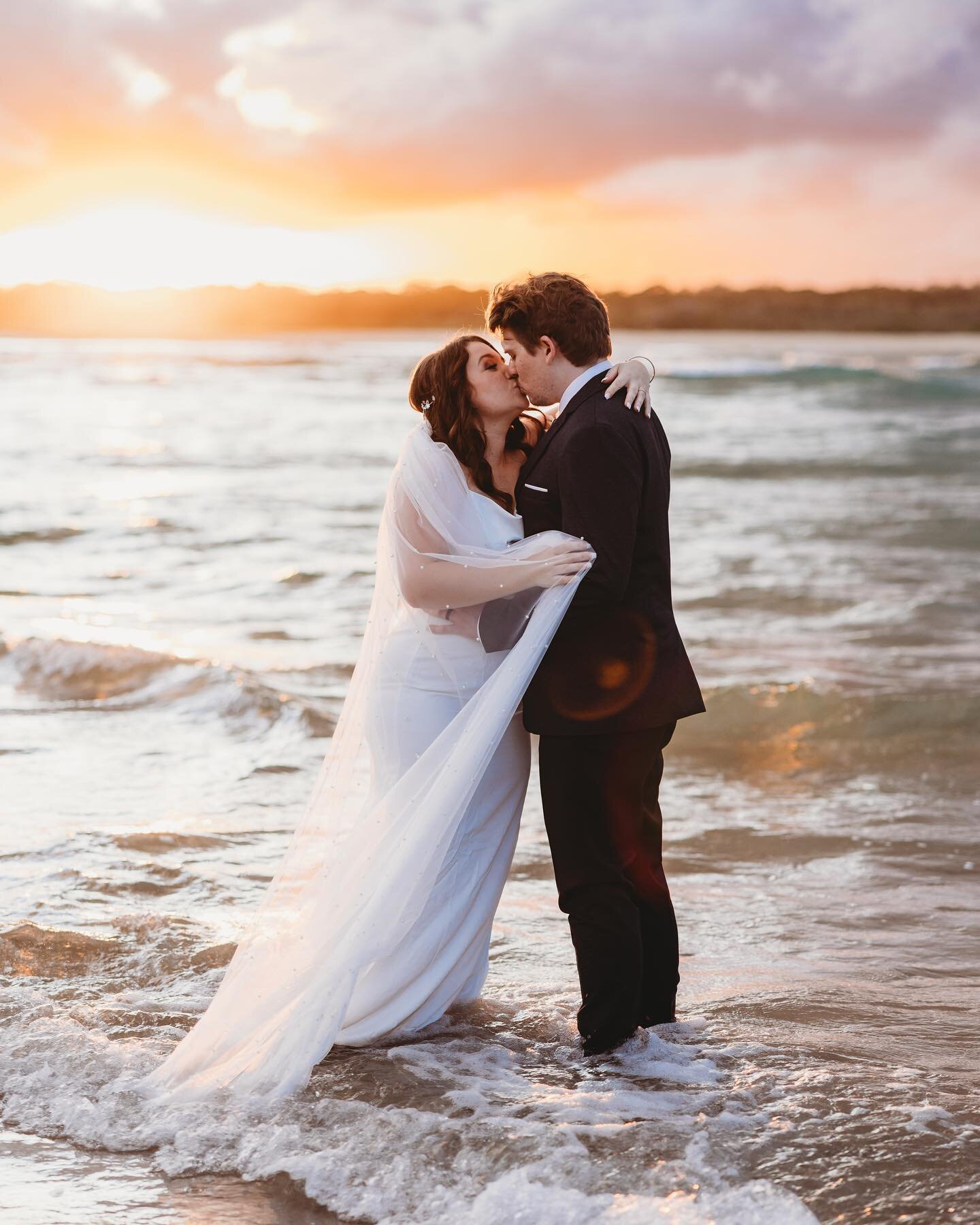 Sunset Elopement at the Noosa River Entrance 🌹
Congratulations to Ellie &amp; Christian 🤍 
Photographer @leahcohenphotography 
Celebrant @noosaheadscelebrant 
Hair and makeup @makeup_by_marlies 

#justmarried #noosasunset #sunset #eloped #visitnoos