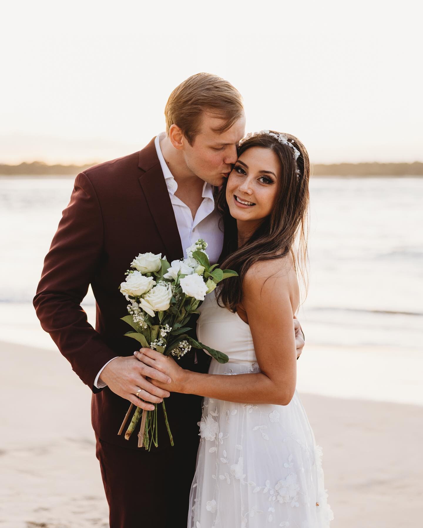Sarah + Nicolai 🌹
A beautiful &amp; intimate ceremony at the Noosa River Entrance.
Super Duper Package sure is simple bliss! 💫
Celebrant @noosaheadscelebrant 
Photographer @leahcohenphotography 

#noosacelebrant #noosaphotographer #elopementpackage