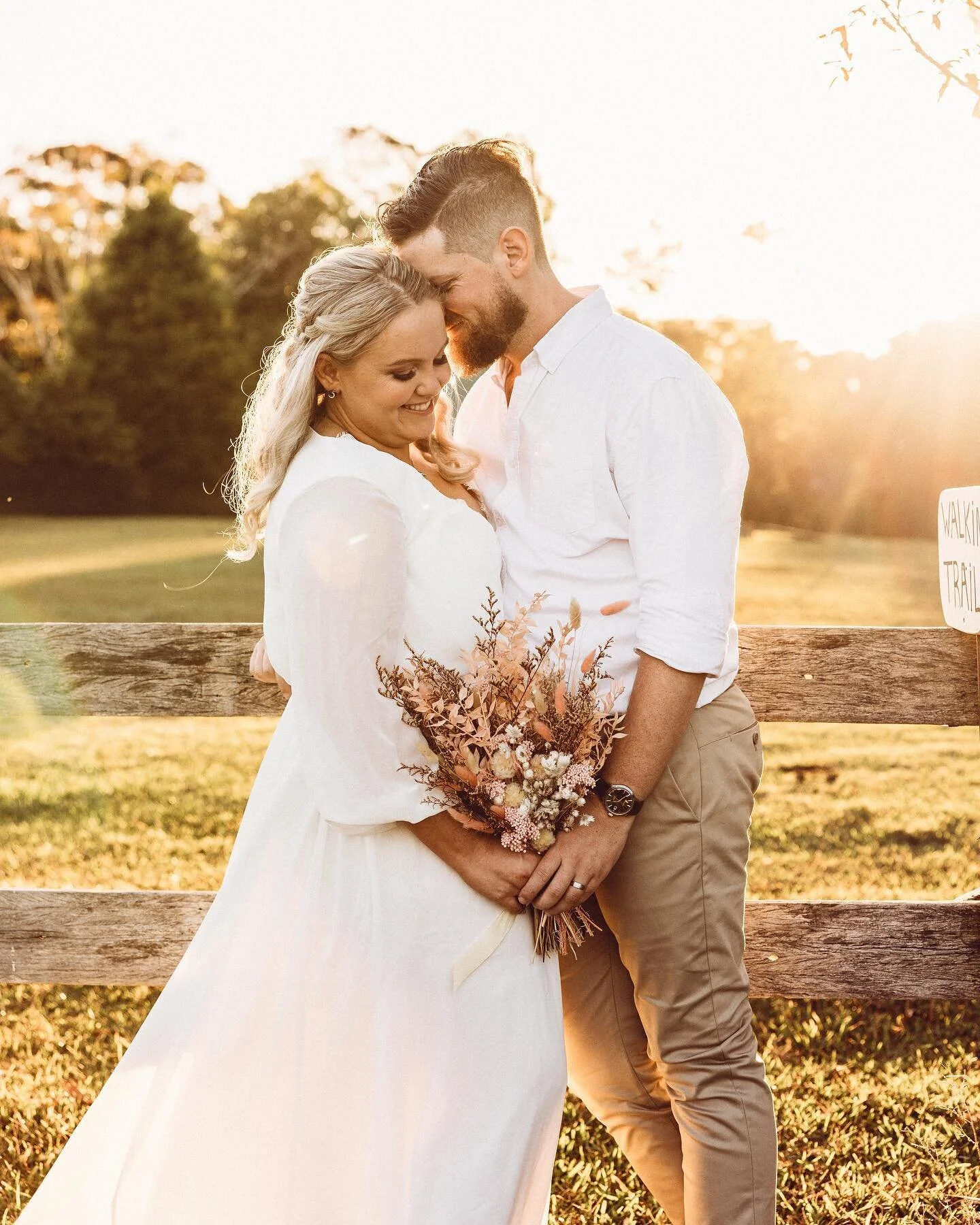 A beautiful &amp; intimate ceremony for Shelby + Tom at @noosacottages 🌹
Super Simple Inclusive Package!
Team 👇
📸 @leahcohenphotography 
💍 @noosaheadscelebrant 
💄 @makeup_by_marlies 
@noosaweddings_ 

#eloped #noosasuppliers #justmarried #noosaw