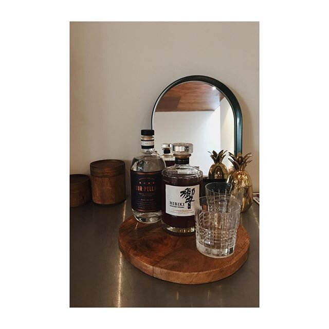 BAR // it&rsquo;s Thursday but feels like Friday for me ! All this time at home recently - working - living - playing - has made me think a lot about home bars ! 😂 How you can create your own amazing little home bar - I find myself on Pinterest goin