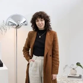 Ironic Minimalist - Jenna