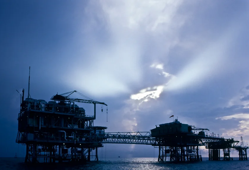 iStock_000005763533_oilrig_Small.jpg