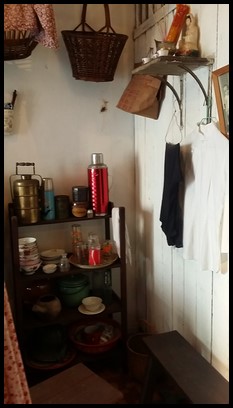The room for ma jies. Majies were ladies who worked as domestic servants and housekeepers. They wore a white long sleeved top with black pants.