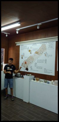  Mr Tan also introduced the children to the 'Dragon Kiln', the oldest and one of the two kilns in Singapore. It is called the 'Dragon Kiln' due to its long body shape and the firebox at the 'mouth' of the kiln. 