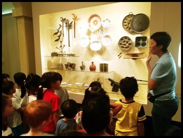  They were then taken to see a collection of items commonly used in a Malay household. 