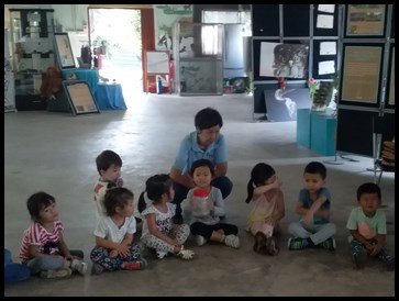  The box was passed around to the children so that each of them could see and understand. 