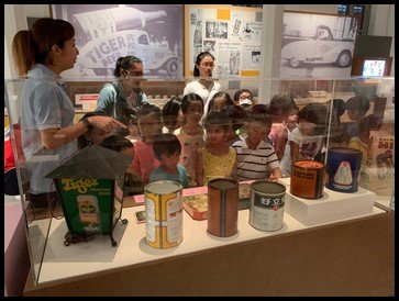  We moved on to the next display which showed early metal packaging for food items like mooncakes, biscuits and baby food. 