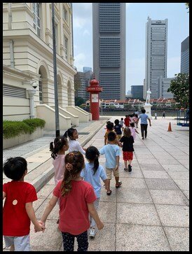  As the children made their way to the museum, we stopped by the iconic Raffles statue, which is located by the Singapore River. Mrs Jo shared a snippet of its significance in Singapore’s history: the statue marks the spot he landed on terra firma. 