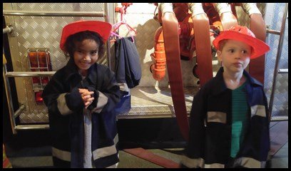  The children had fun trying on the firefighter's uniform and pretending to be one. 