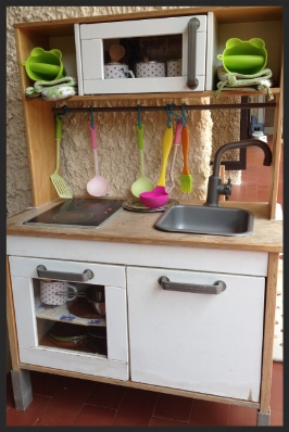 Play kitchen