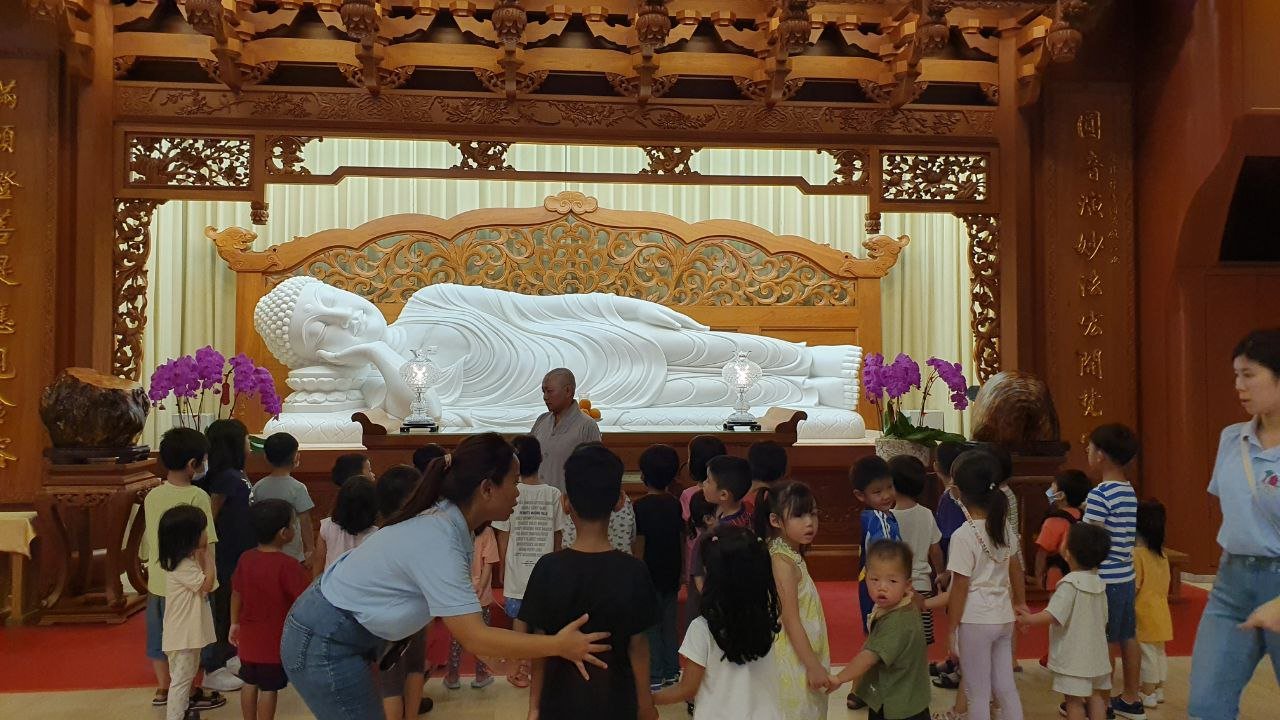 In the Virtue Hall to view the reclining Buddha at final state. Chanting can be heard in the background. 