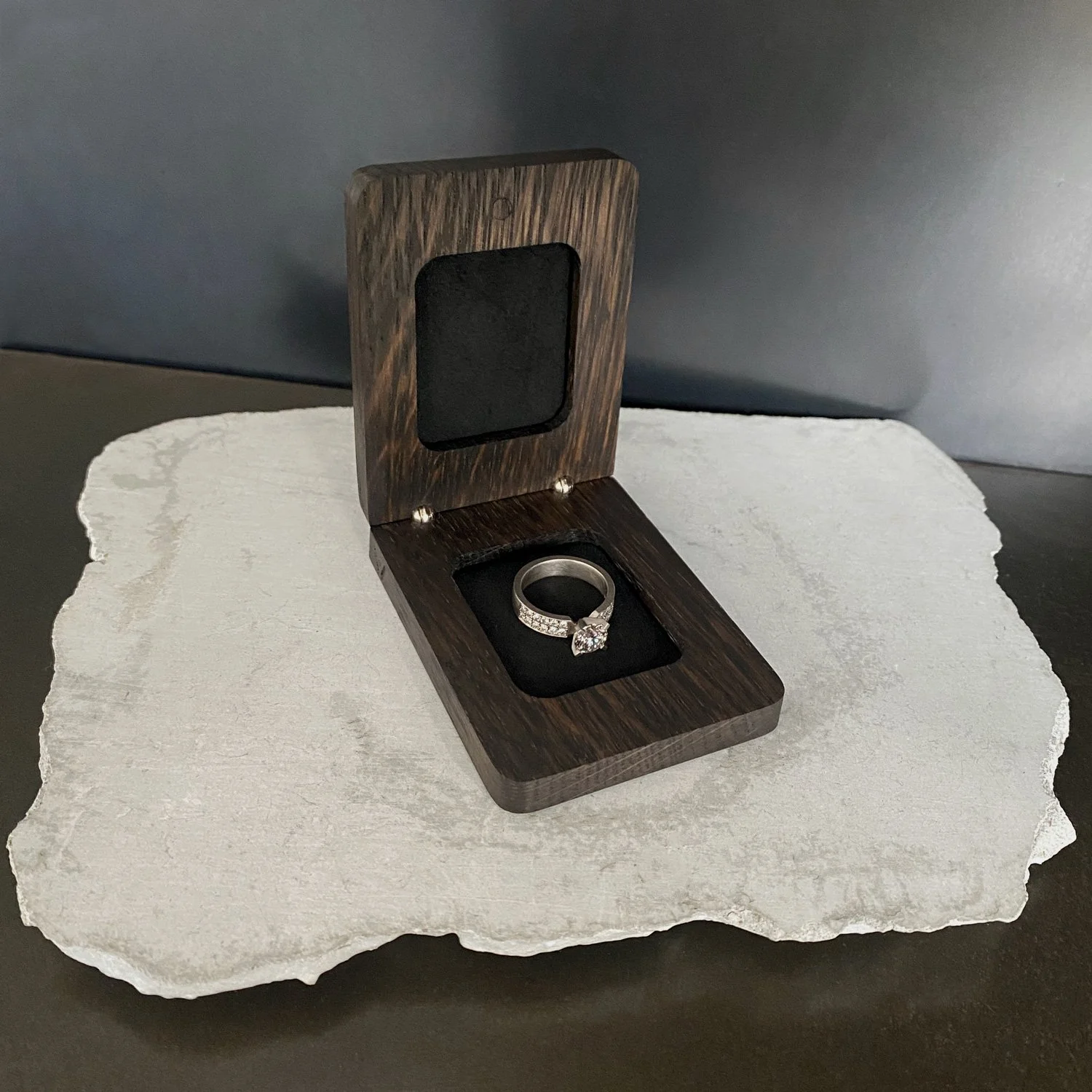 Woodsbury-Single-Ring-Box-(a).jpg