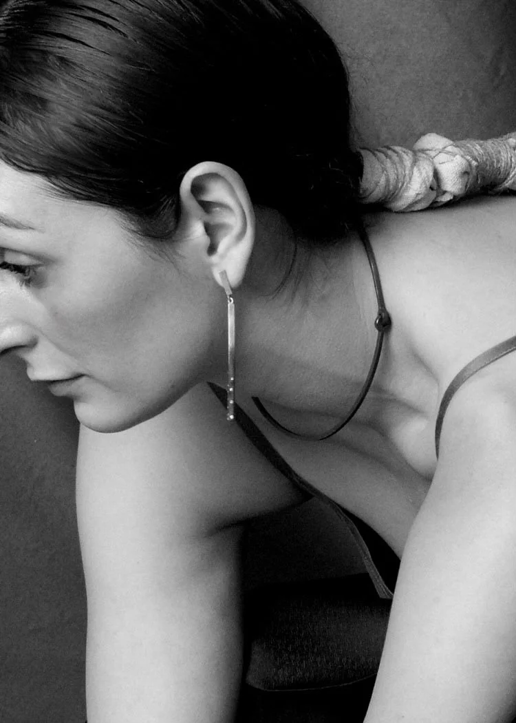 Model-Long-Knife-Edge-Diamond-Earrings-925-OX.jpg
