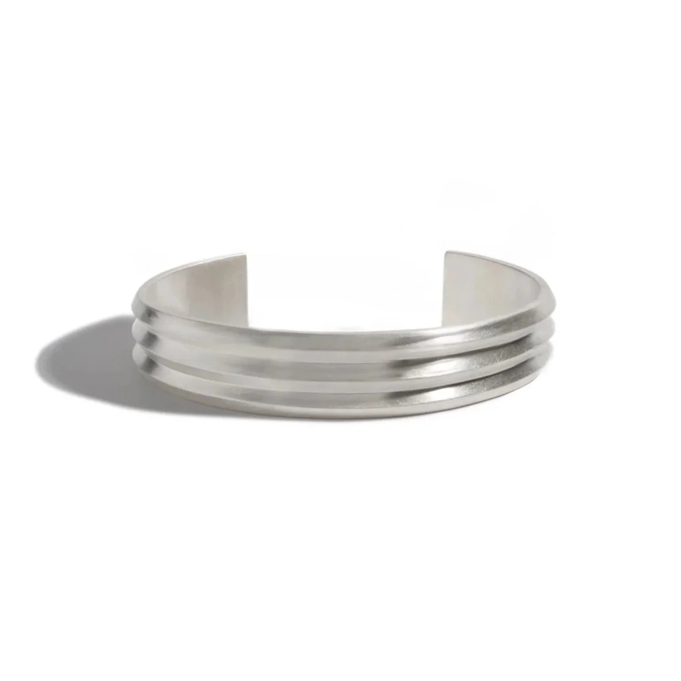 K-Wide-Knife-Edge-3-Cuff-925-%2528front%2529-WEB.jpg