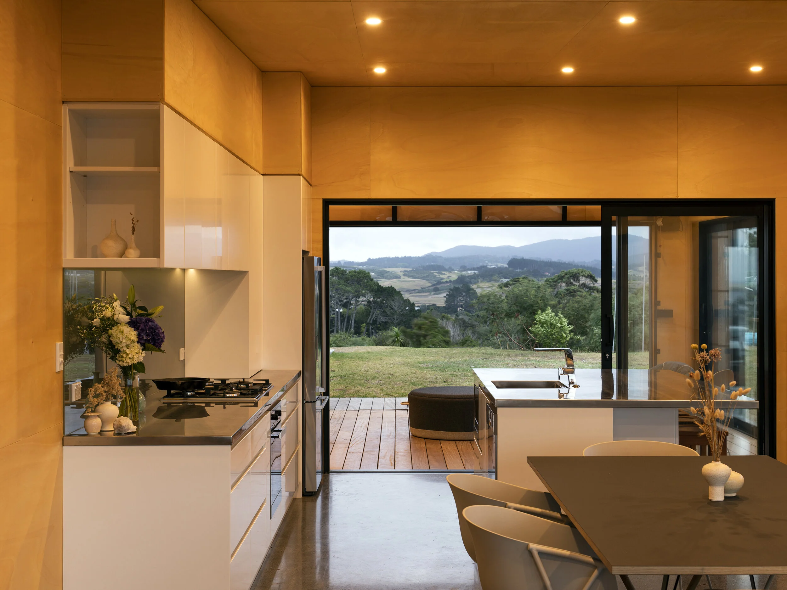 Crest House_LivingKitchenZone_4of10.jpg