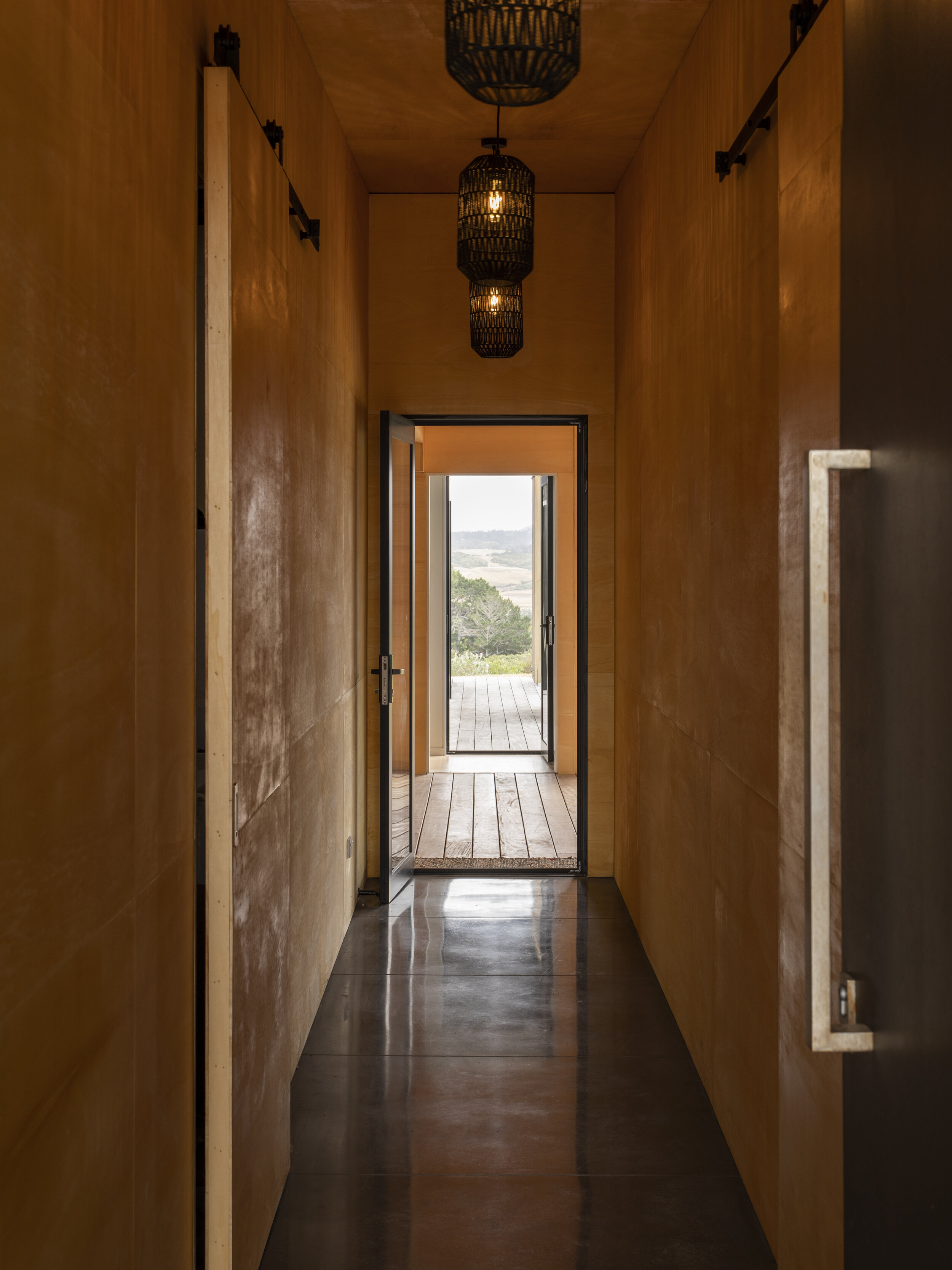 Crest House_CentralCorridor_3of10.jpg