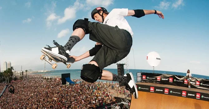 Ma poi, ci pensavo recentemente: i quindicenni che si avvicinano per la prima volta allo skateboard conosceranno Tony Hawk?
