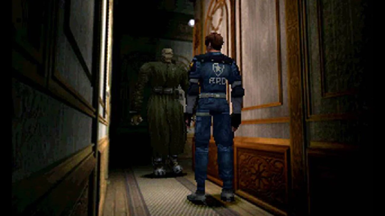 Che poi, voglio dire, manco fosse la prima volta che un Resident Evil ti perseguita con un nemico quasi inarrestabile.