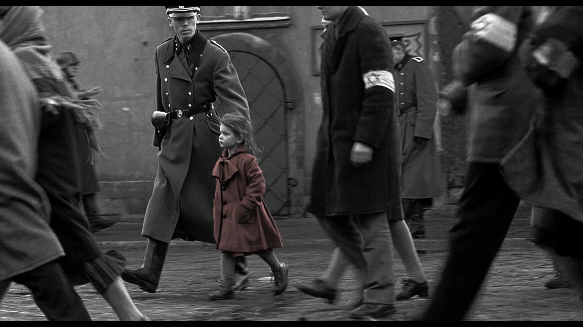 Proprio come in Schindler's List , l'utilizzo del colore rosso assume un significato simbolico anche in seno a My Memory of Us .