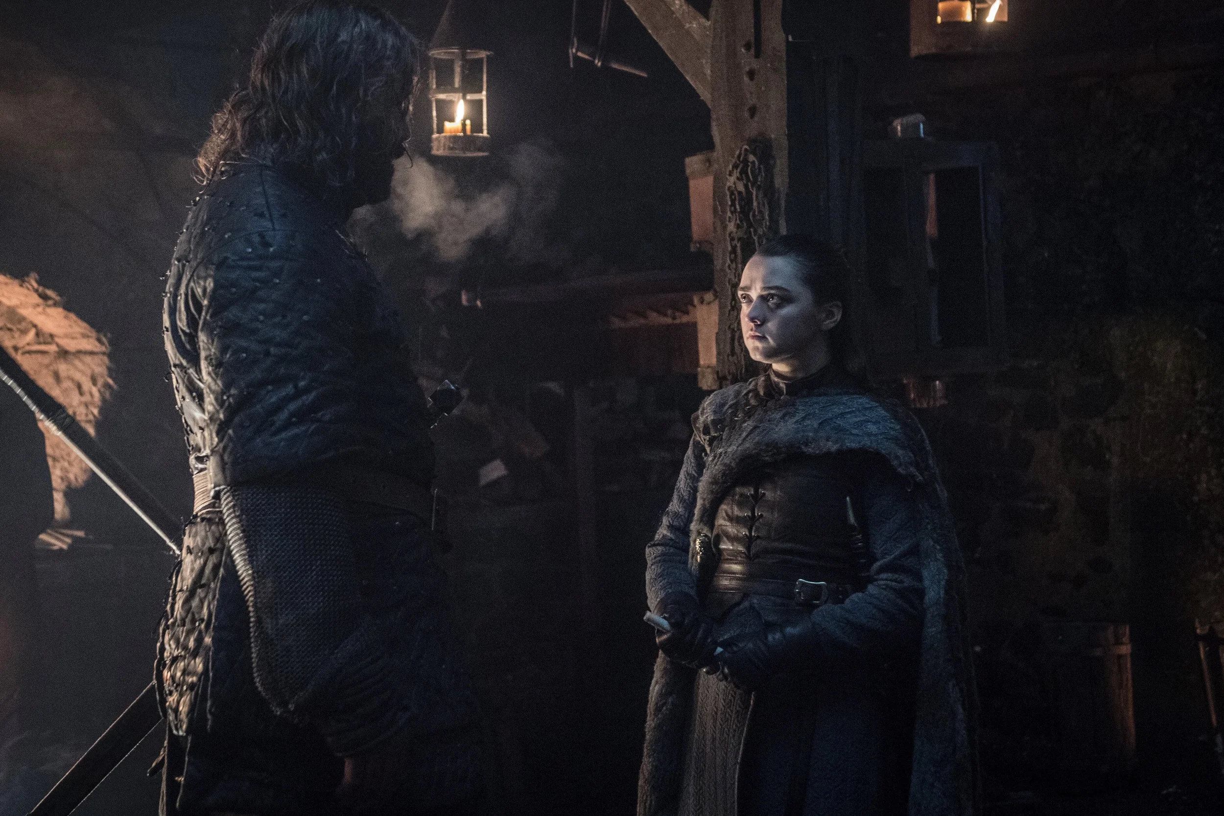 In fondo, un po’ tutti speriamo che Arya faccia un’eccezione, rimuovendo il Mastino dalla sua lista nera. Se non altro per il Cleganebowl.