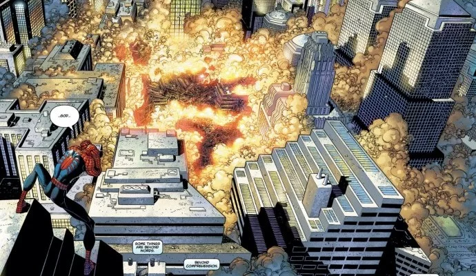Fu un momento in cui il mondo si fermò. Prima che iniziassero le speculazioni, le guerre, i complottismi vari ed eventuali, Marvel si schierò senza un filo di retorica o demagogia, prima di tutto attraverso i suoi fumetti, che improvvisamente sciolsero i ruoli di cattivi e buoni, quasi a voler dire, in extrema ratio, che fino ad adesso i nostri cattivi erano piuttosto cartonati. Sapevamo, del resto, che il mondo sarebbe cambiato, da quel maledetto 11 settembre.