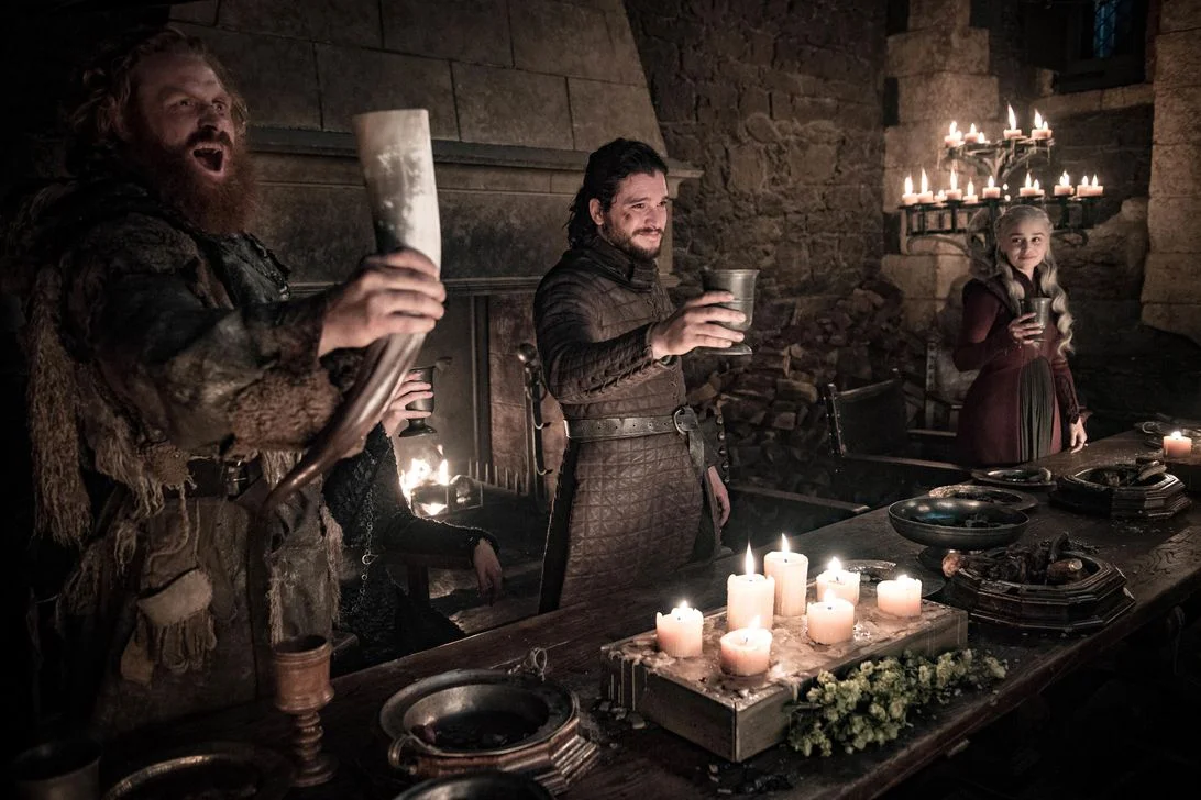Le dinamiche delle feste di Westeros non sono poi tanto dissimili da quelle delle nostre, fatte le dovute eccezioni