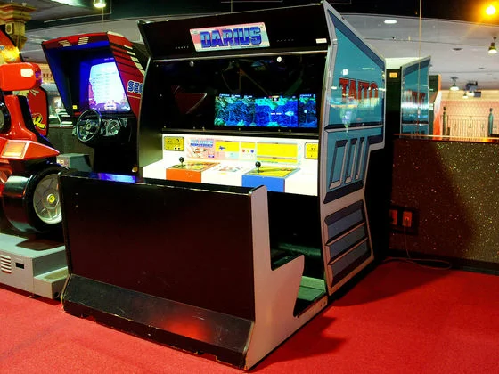 Il cabinato di Darius , con i sui tre monitor.