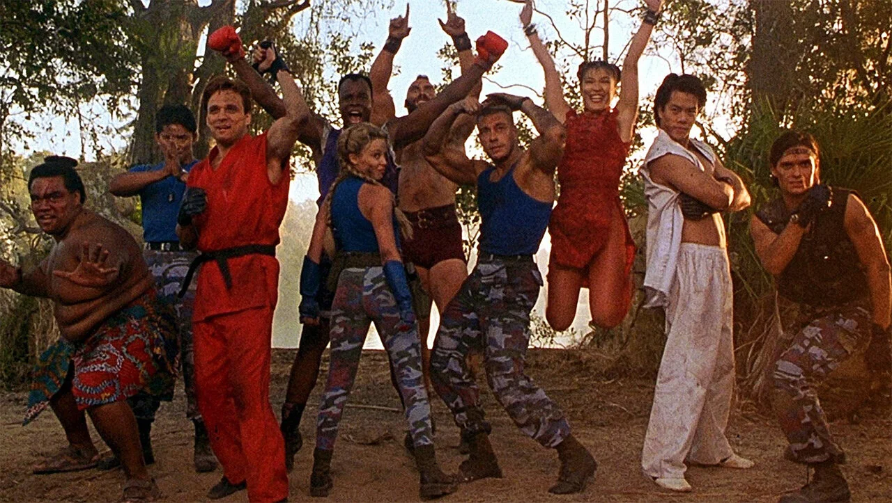 Immagine: Albate (CO), estate 1992, dei ragazzini festeggiano dopo aver costruito una piccola diga.