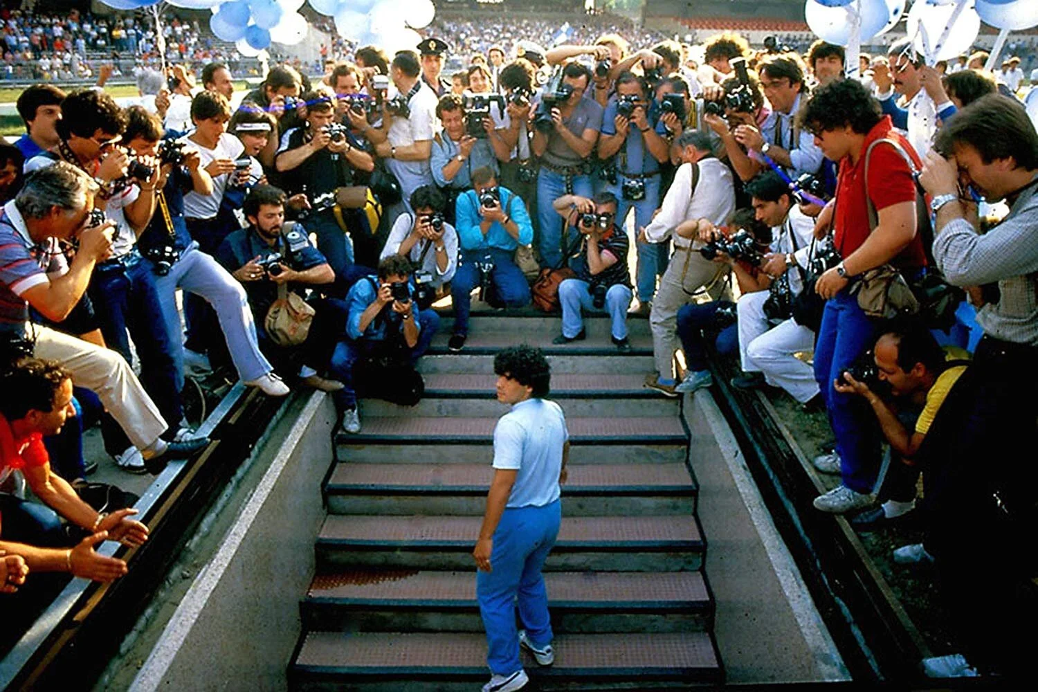 Maradona a Napoli nel 1984.