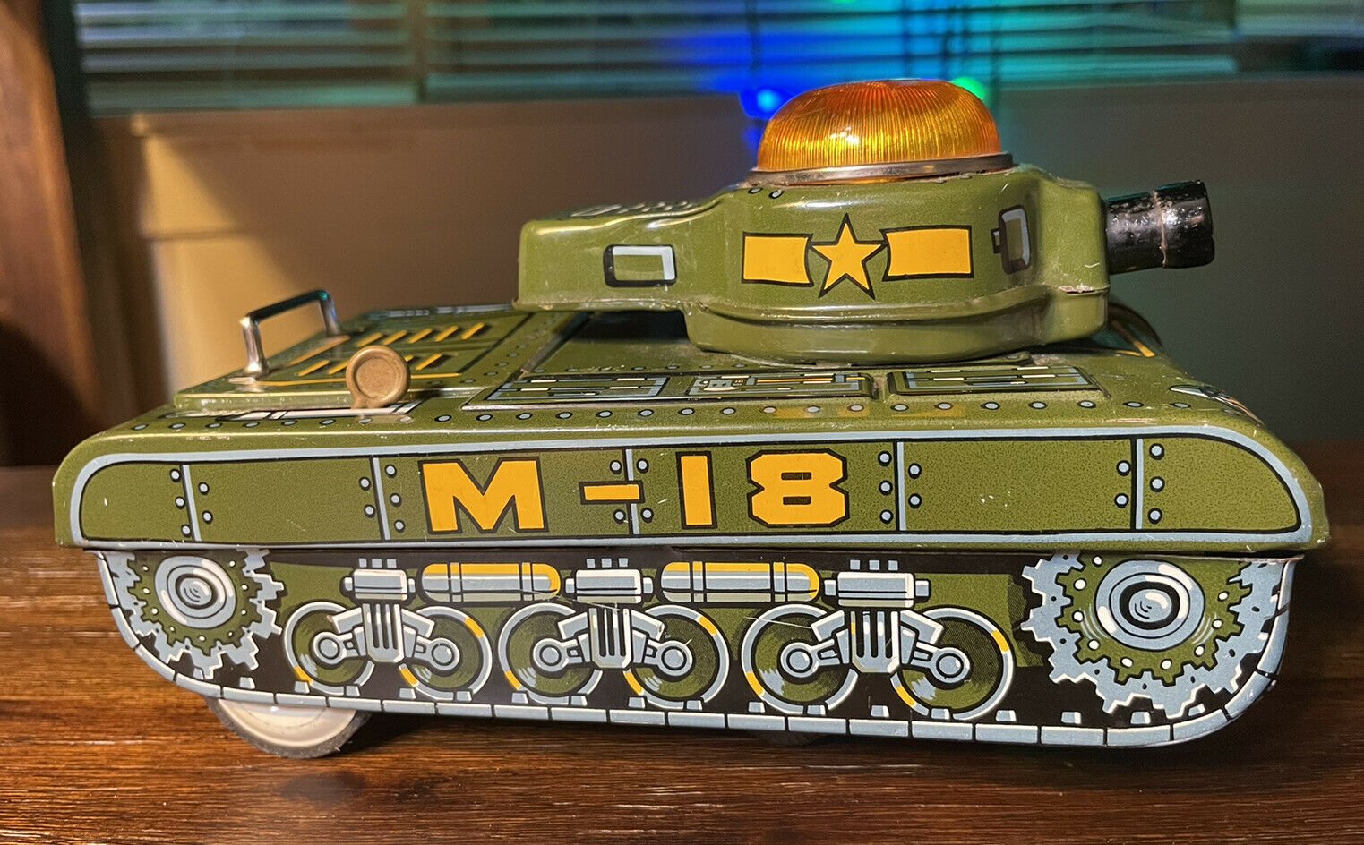 NICE-M-18-Battery-Operated-Tank-Modern-Toys-Japan.jpg