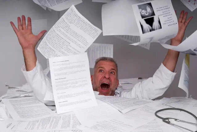 Российских врачей избавили от бумажных документов