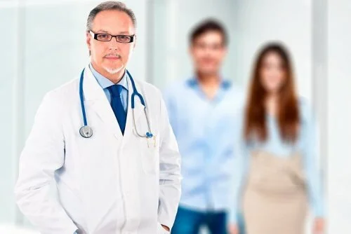 Врач-терапевт честно рассказал о специфике работы частных и госклиник и о доходах врачей