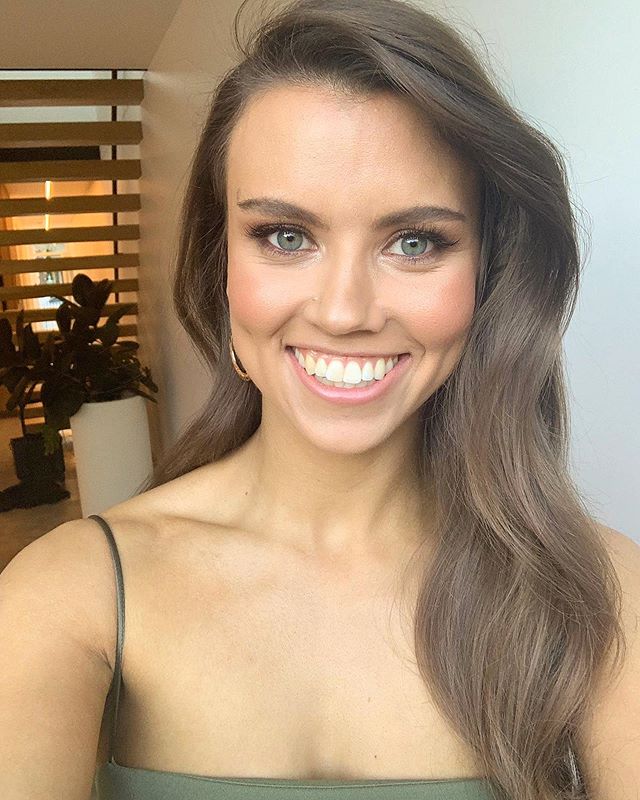A soft wave for this angel @georgiewilliams_ using @hottoolsproau @oribeaustralia @randcoau. Make up by the other angel @cassandralusi_mua π
#kirbyrhair #oribe #oribeaustralia #oribeobsessed #randco #randcoau #hottools #hottoolspro #melbournehairstylist #melbournehairdresser #melbournehair #essendonfc