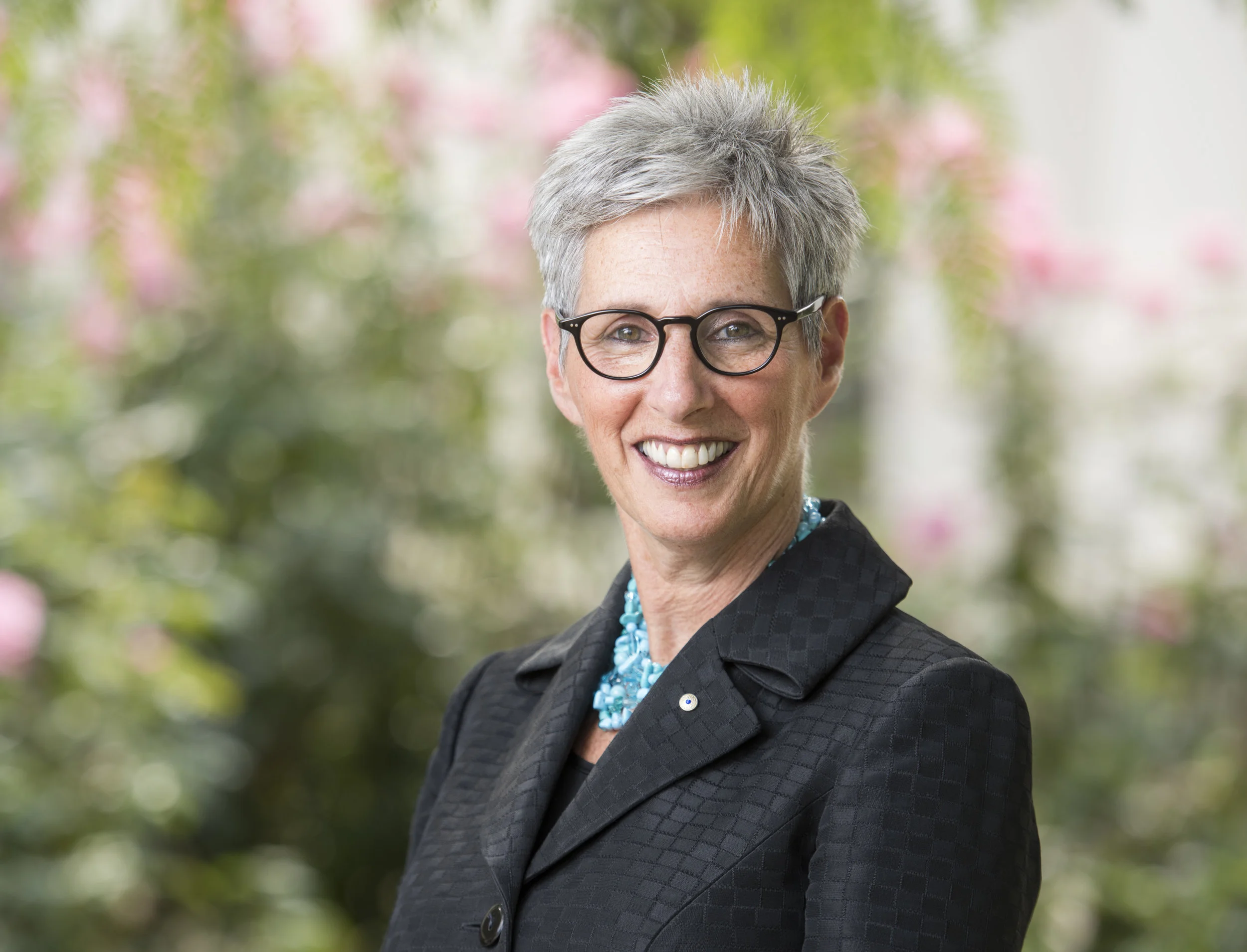 Offical portrait of Her Excellency the Honourable Linda Dessau AC