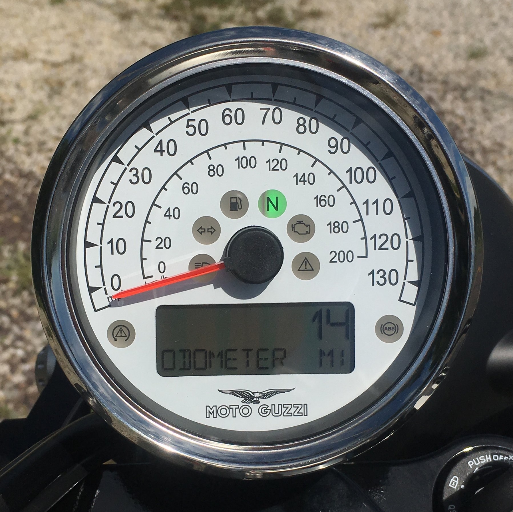 Like the V9 Bobber itself, the speedometer is simple and largely unadorned.