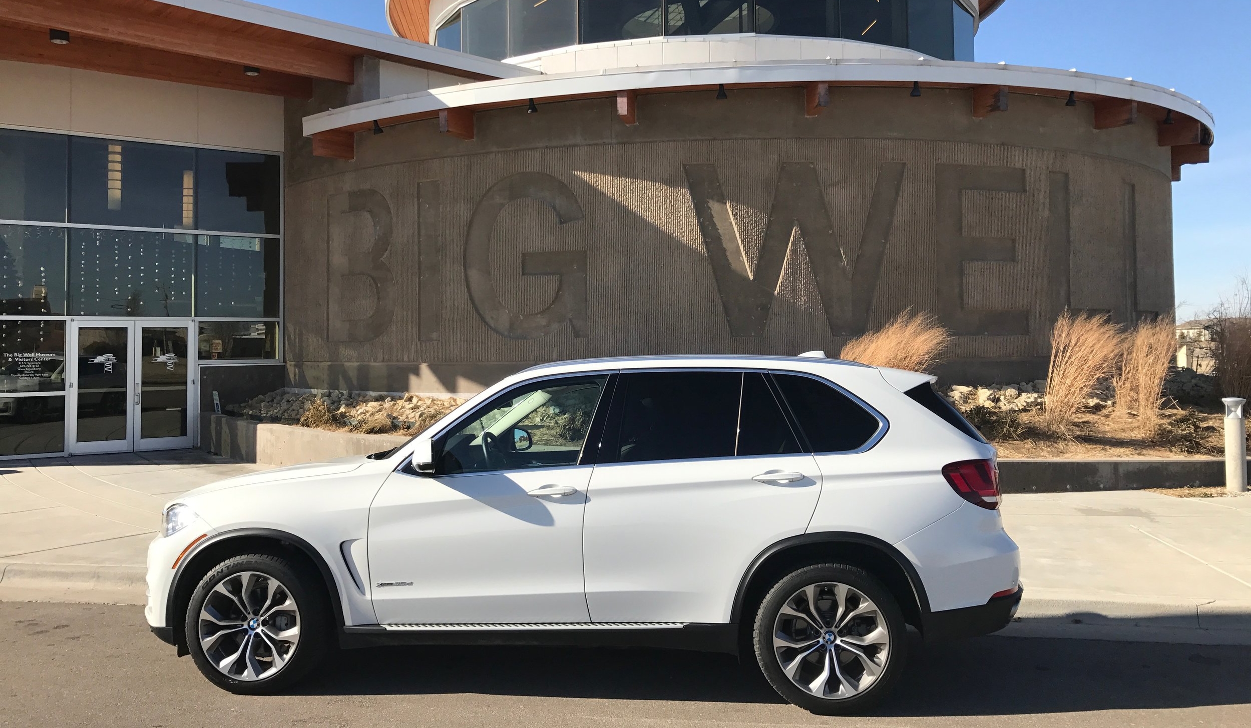 "The World's Largest Hand-Dug Well" in Greensburg, Kansas; Big Well indeed. (Image: KanonOnCars.com)
