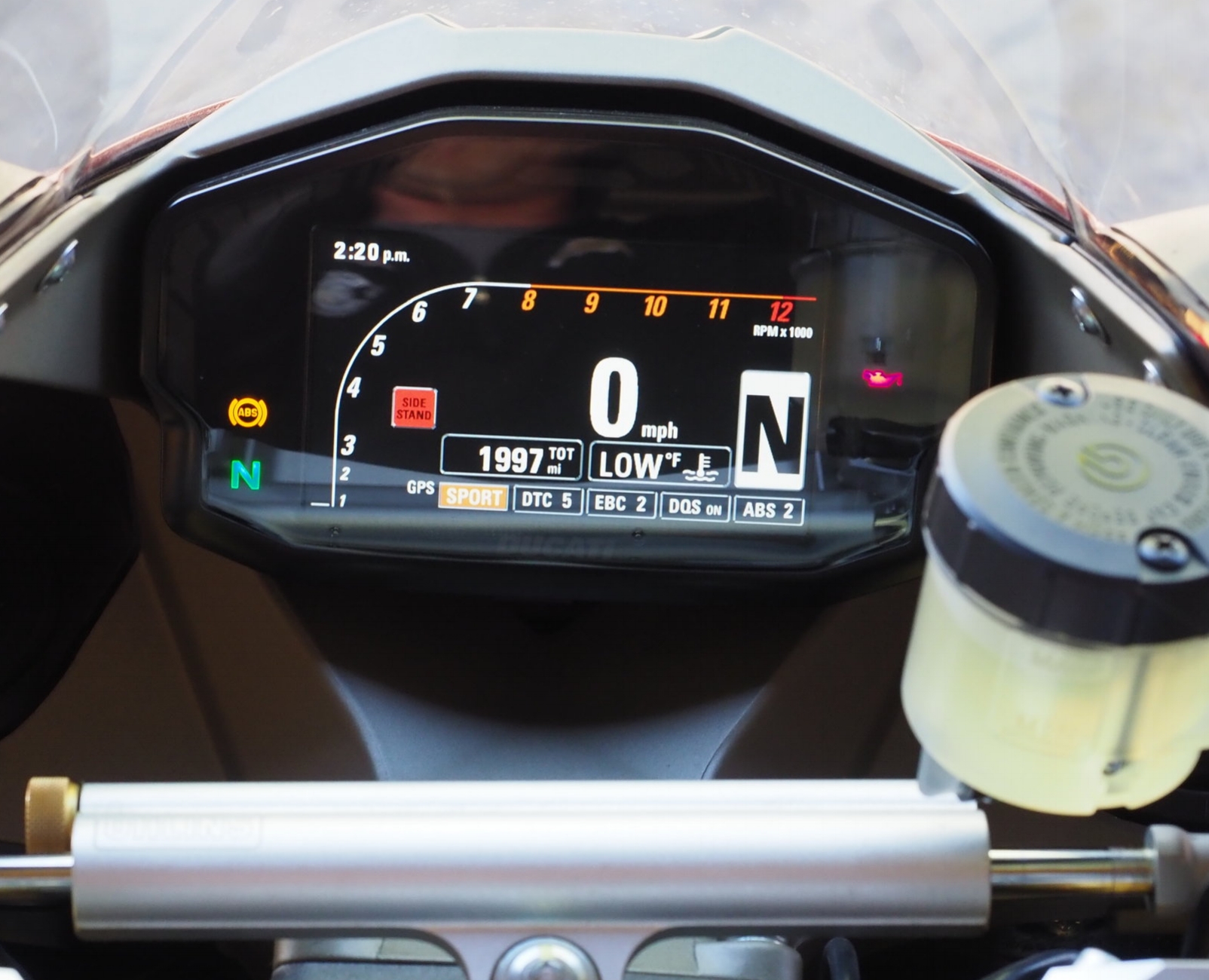 All the info you need and none you don't (except for a gas guage).