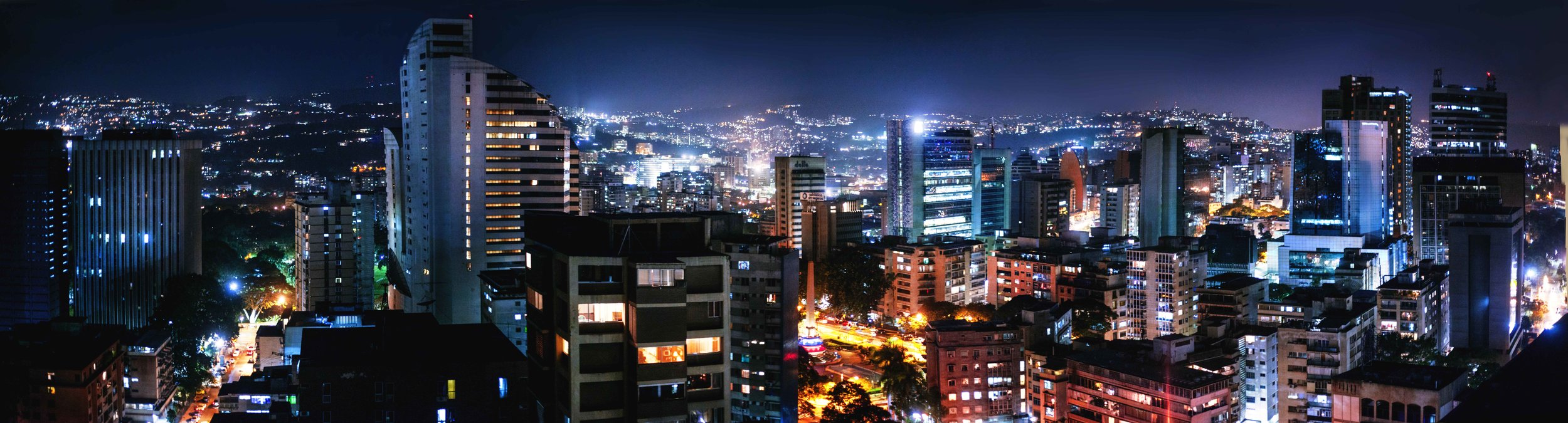 Loureiro_Caracas by Night_01.jpg