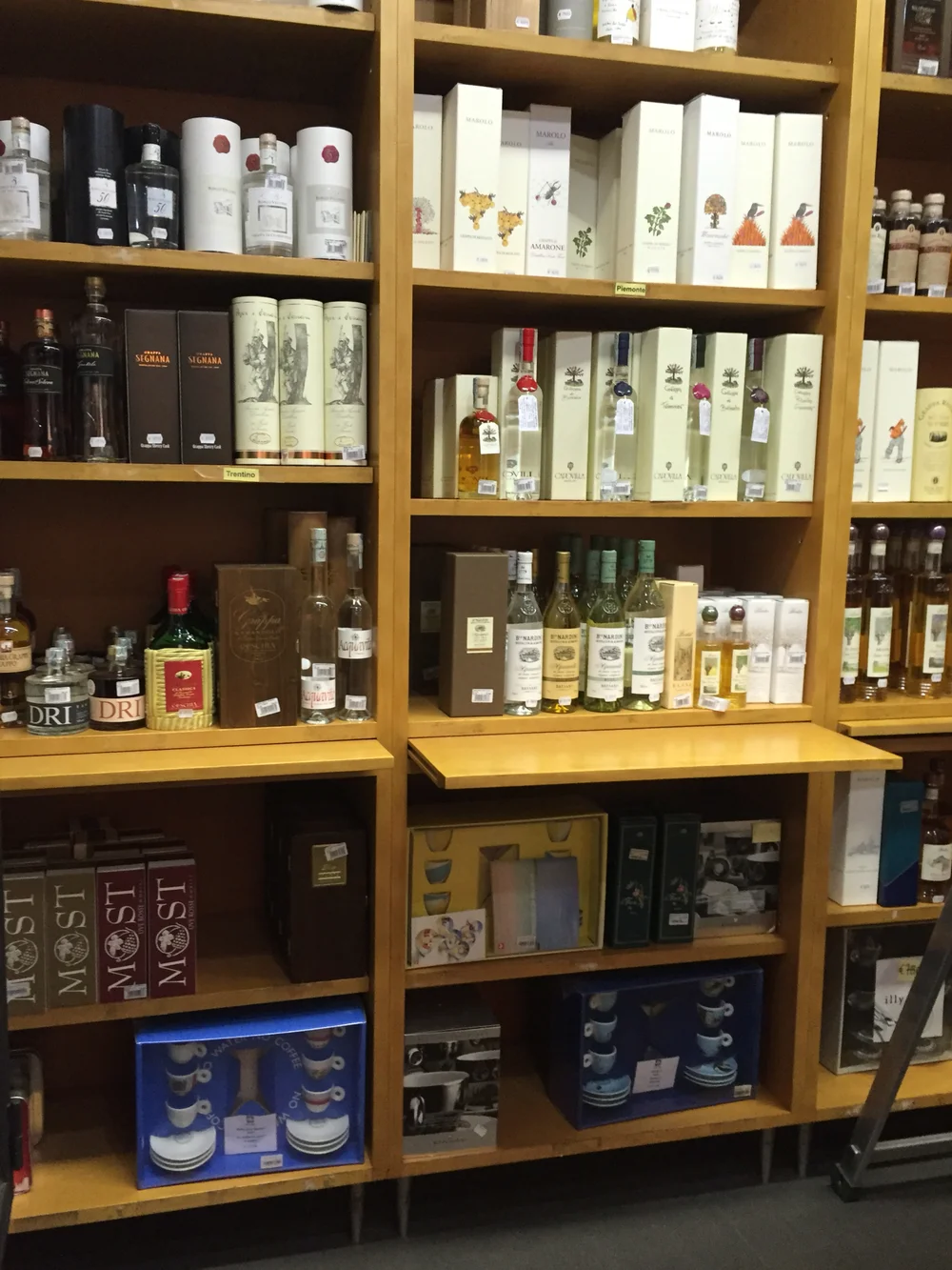 5Rome Trimani Display Grappa.JPG