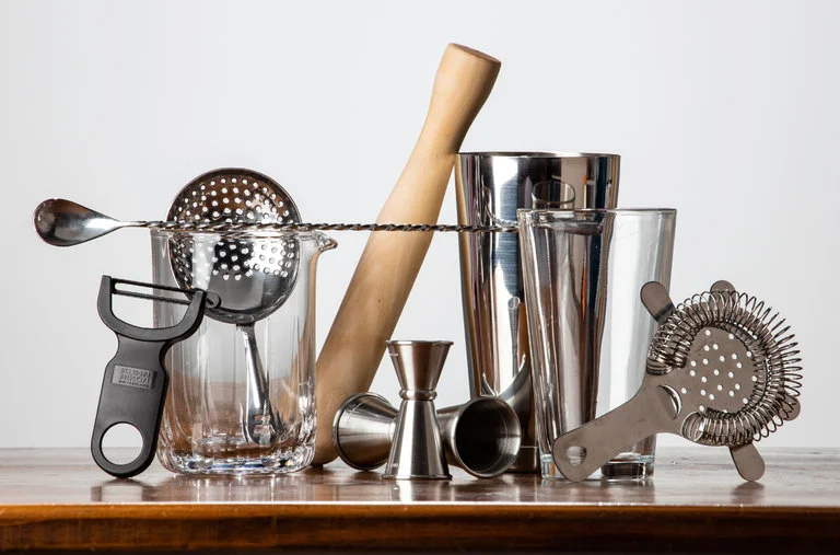  How to Make Cocktails, A guide by Robert Simonson 