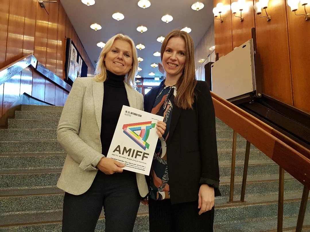 Banksjef Mona Slåtto Olsen ved SpareBank1 Nord-Norge og festivalsjef Helene Hokland, AMIFF