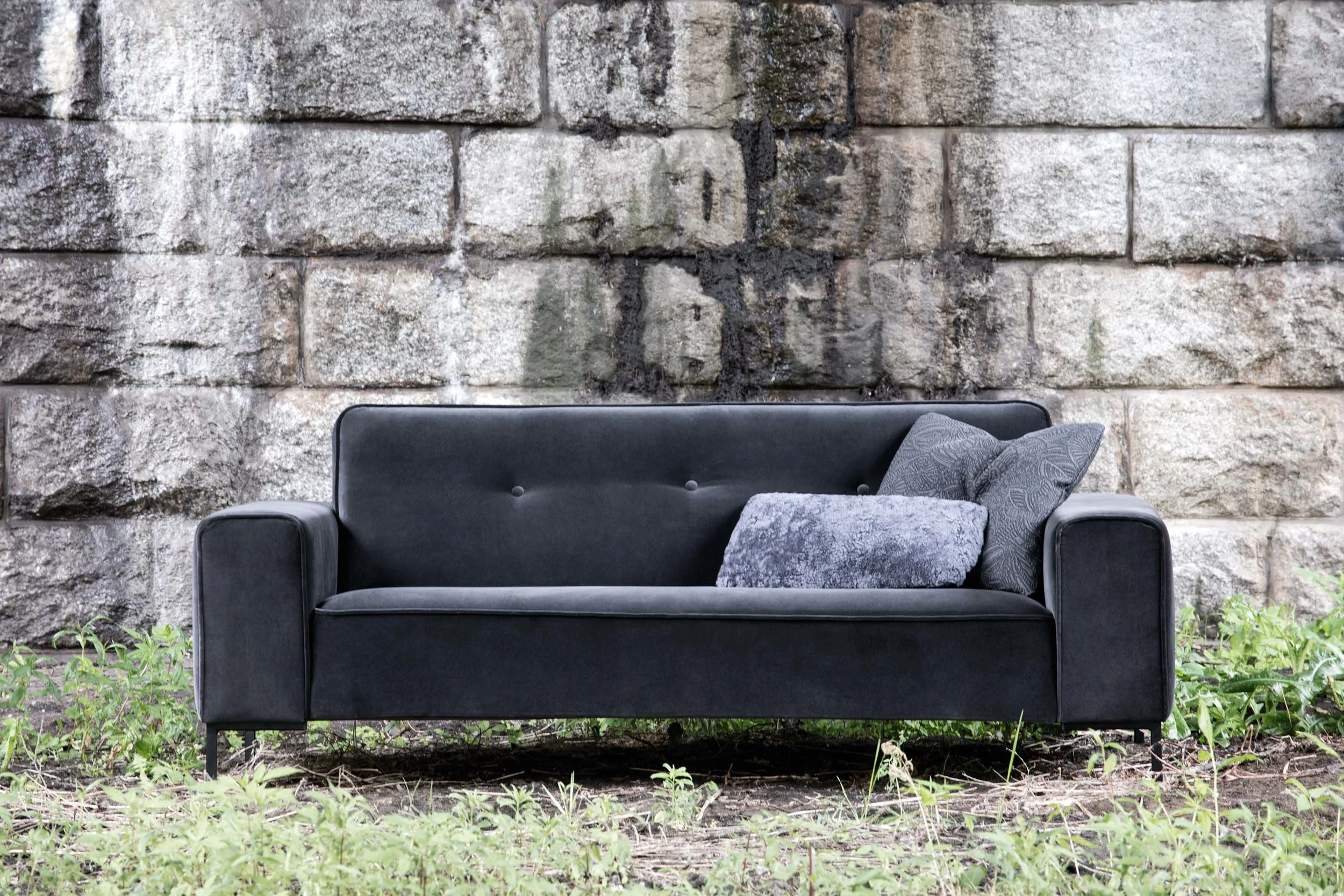 VILLE_arrangement_2seater_buttons_velutto0706_dark_grey_5.jpg