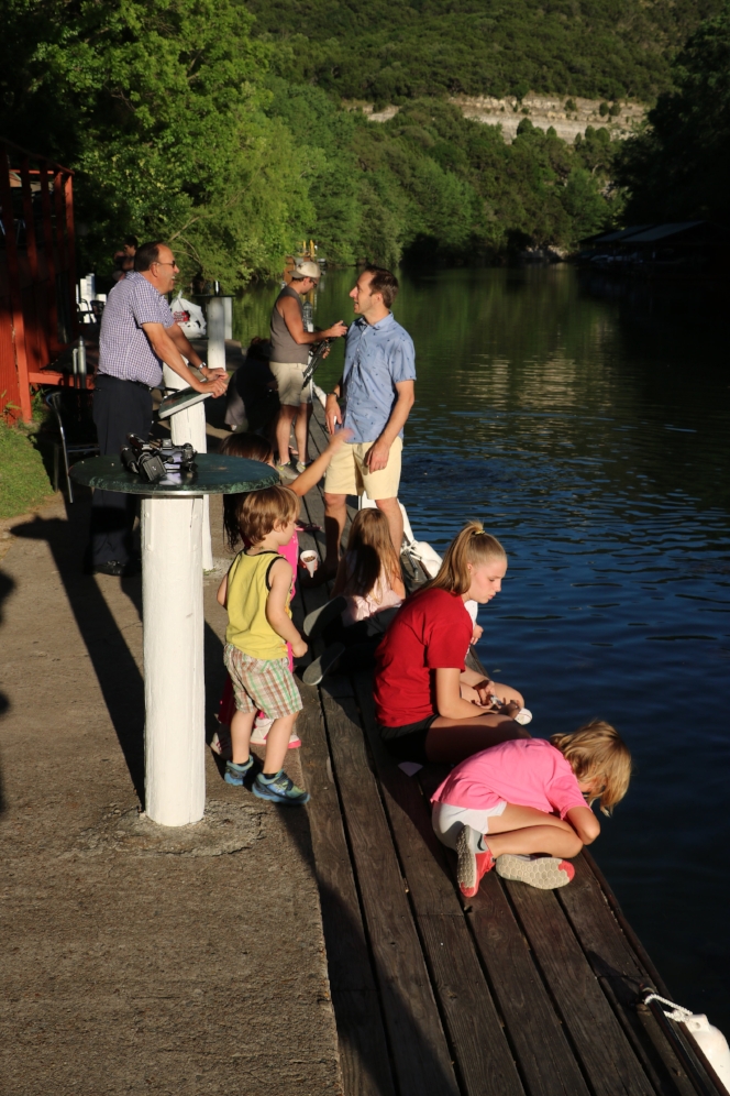 Children watching turtles, a popular activity at County Line BBQ (Austin, Travis County, Texas). Photograph by George L. Heinrich.